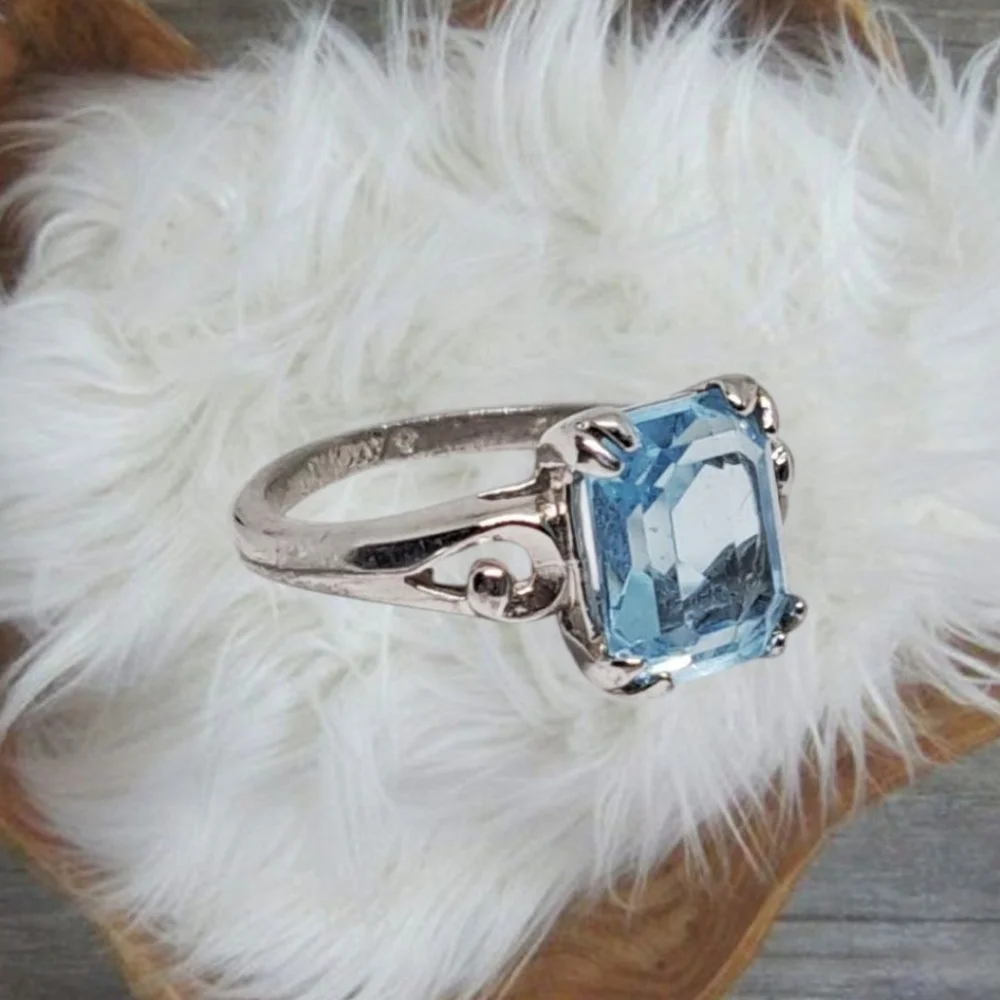 Avon Signed Silver Tone Ring with Square Blue Gemstone. Size 6